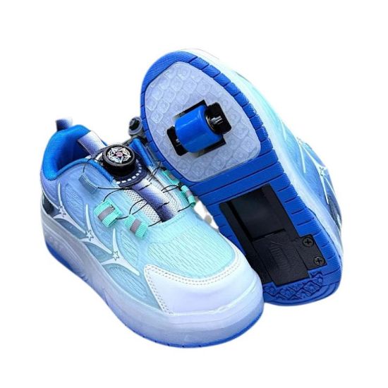 صورة سكيت شوز يجمع بين المشي واللعب بحركة وحدة